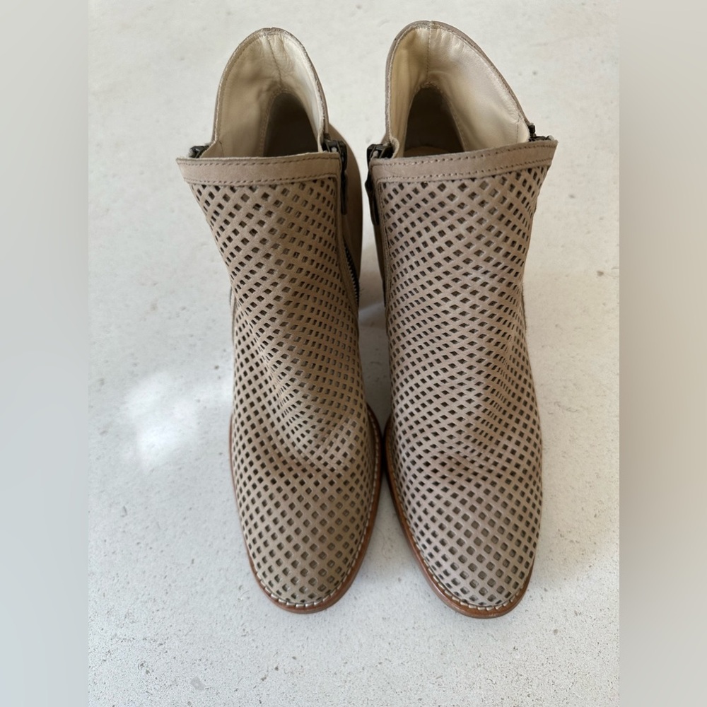 Paul Green booties in great condition size 7